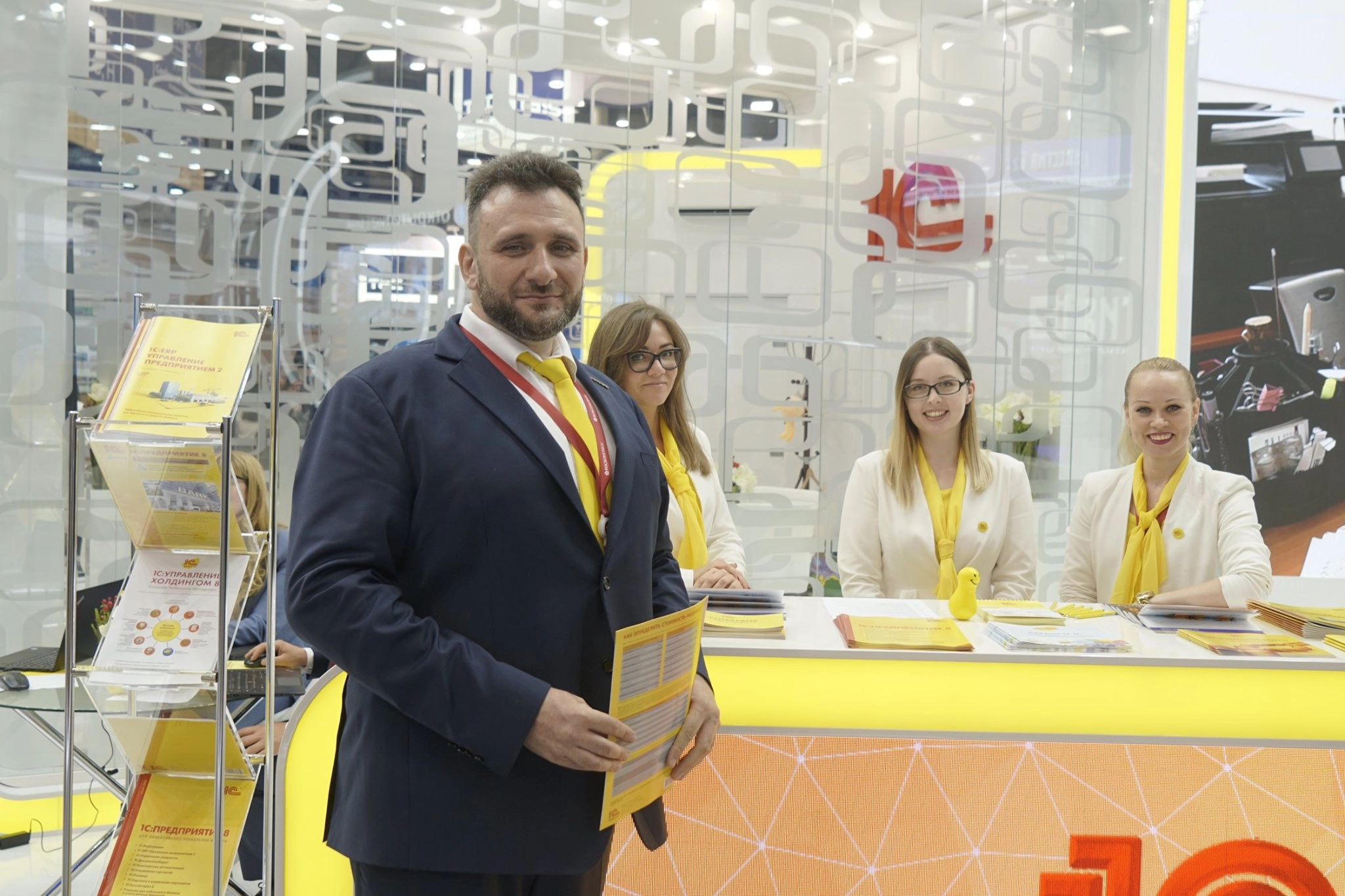 Стенд фирмы 1С на ПМЭФ 2019