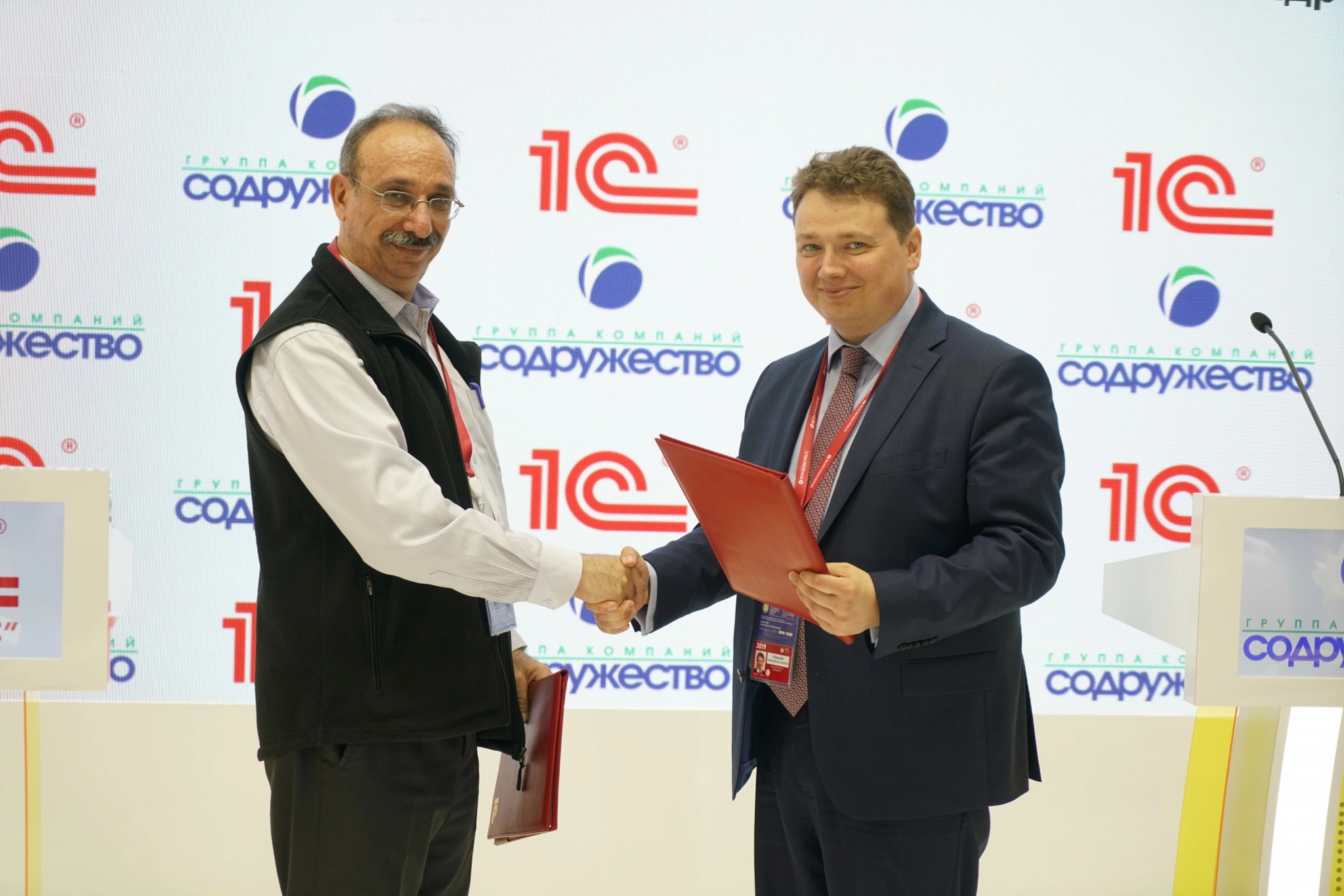 директор УК Содружество Александр Шендерюк-Жидков и директор фирмы 1С Борис Нуралиев