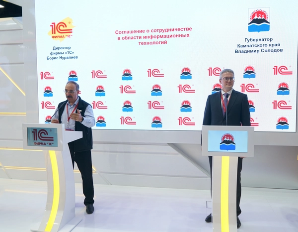 Губернатор Камчатского края Владимир Солодов и директор фирмы 1С Борис Нуралиев